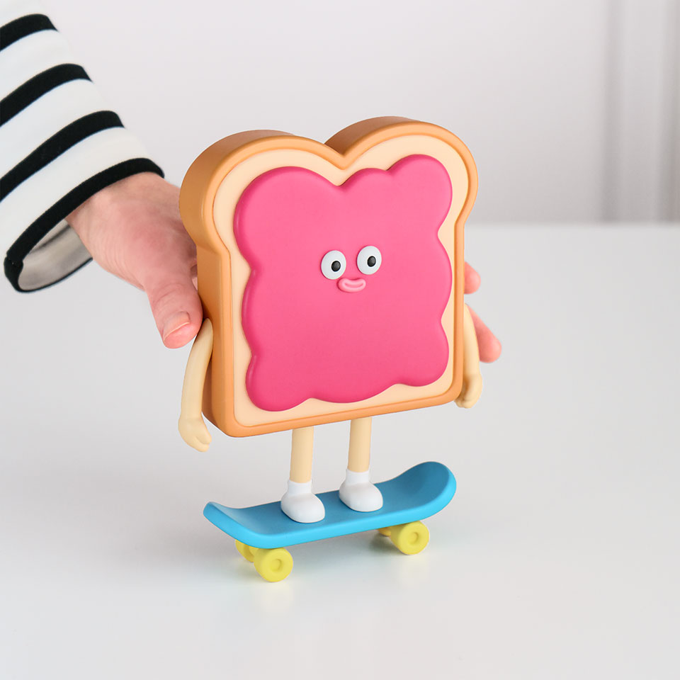 Photo of Toast toy placed down